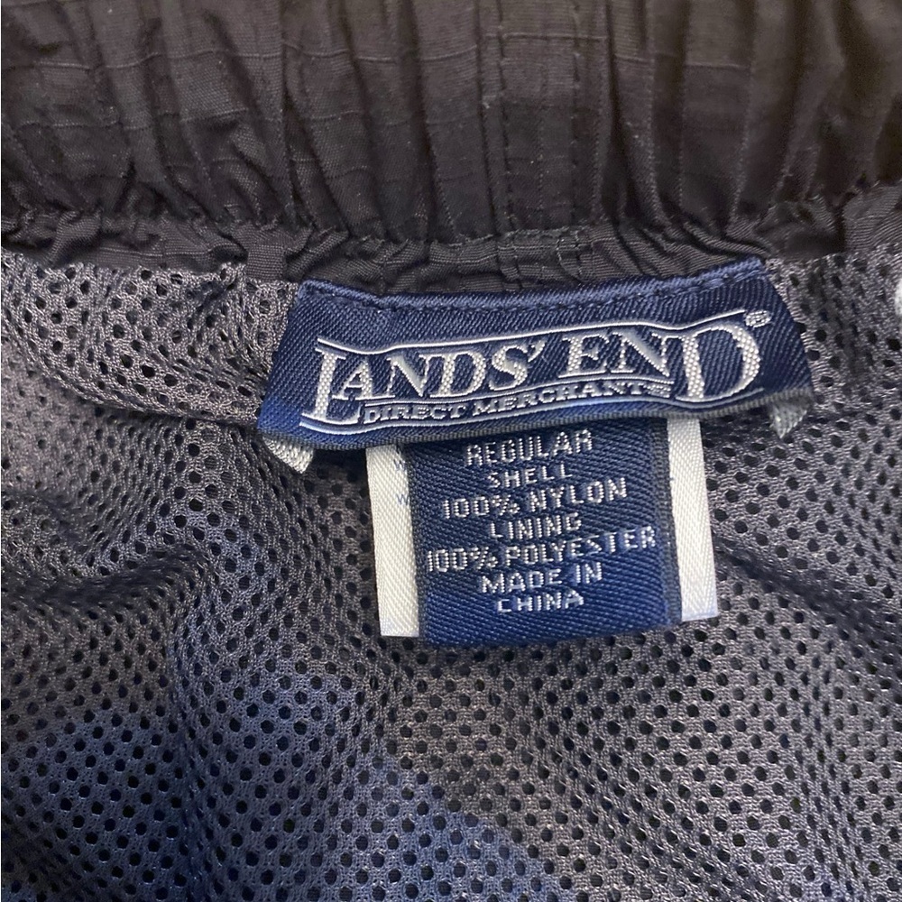 Lands End lined pull-on black shorts ladies size medium, clasp and pockets. - Picture 3 of 16